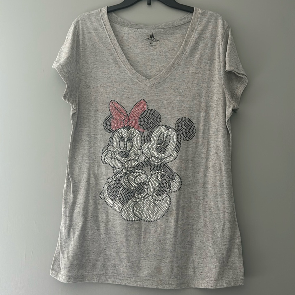 Disney women’s v-neck Mickey/minnie t-shirt
